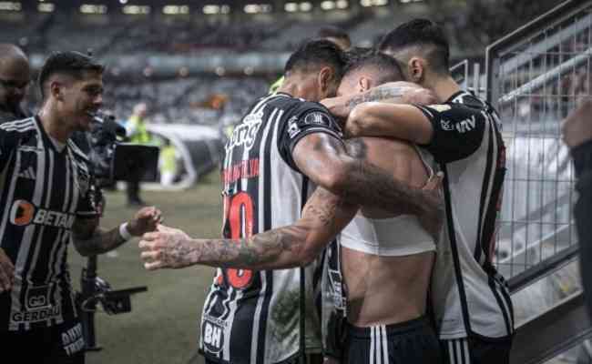 O Atltico-MG venceu o Athletico-PR de virada nesta tera (23), pela Libertadores