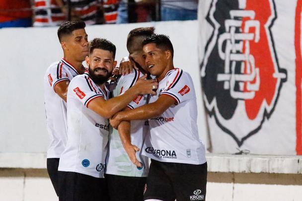 Santa Cruz e Petrolina em jogo válido pela primeira rodada do Campeonato Pernambucano