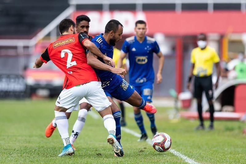 Felipe Augusto - Comeou a temporada como titular, mas perdeu a posio. Apesar disso, tem entrado em quase todos os jogos. Participou de 11 partidas e marcou dois gols: no empate com o So Raimundo-RR (1 a 1), pela Copa do Brasil, e na vitria sobre o Coimbra (2 a 0), pelo Campeonato Mineiro. Deu uma assistncia para Matheus Barbosa na vitria sobre o Amrica-RN por 1 a 0, pela Copa do Brasil.