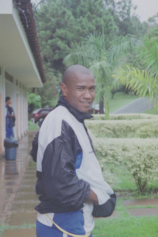 Em julho de 1999, João Carlos foi vendido por US$ 4 milhões ao Corinthians, que ainda cedeu Cris ao Cruzeiro. No Timão, o zagueiro foi campeão brasileiro no mesmo ano e do Mundial de 2000. No segundo semestre de 2001, ele retornou à Toca para ajudar o time que fazia campanha ruim no Brasileirão mesmo com um elenco recheado de estrelas (Rincón, Edmundo, Alex, Sorín e outros). Individualmente, obteve destaque naquela temporada ao marcar três gols em 22 jogos.