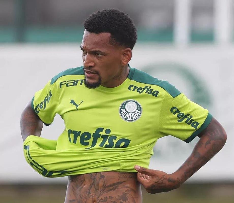 Jailson - 26 anos - volante do Palmeiras