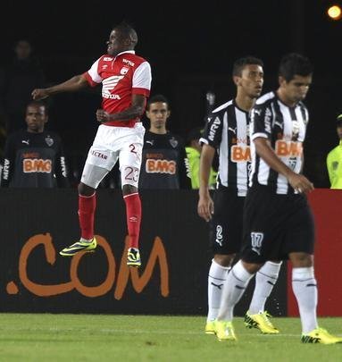 Em 2014, o adversário também foi o Santa Fe. Na fase de grupos da Copa Libertadores, o Galo visitou o time colombiano e ficou no empate por 1 a 1. Guilherme abriu o placar para o Atlético na etapa inicial. Cuero empatou no segundo tempo.