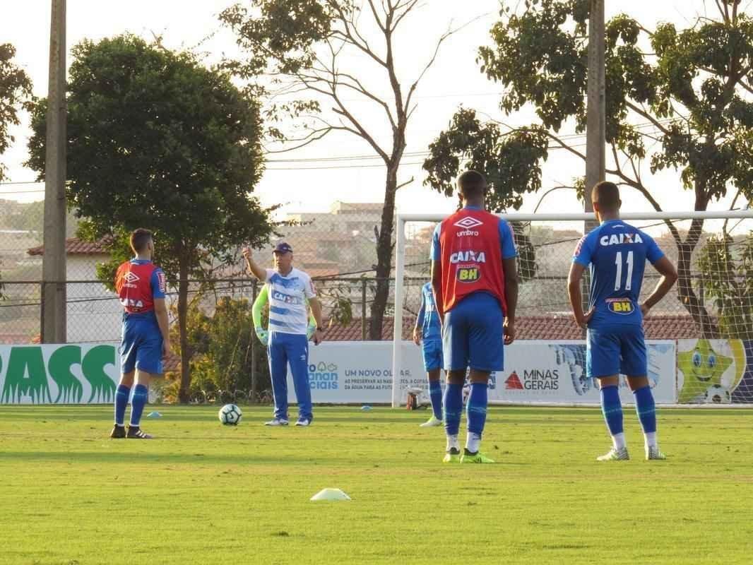 Galeria de fotos do treino do Cruzeiro na tarde desta quinta-feira, na Toca da Raposa II