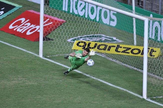 Amrica derrotou Ferrovirio por 3 a 2, nos pnaltis, aps 1 a 1 no tempo normal, e avanou  terceira fase da Copa do Brasil. Goleiro Matheus Cavichioli, com duas defesas nas penalidades, foi o grande heri do Coelho no Independncia, em Belo Horizonte.