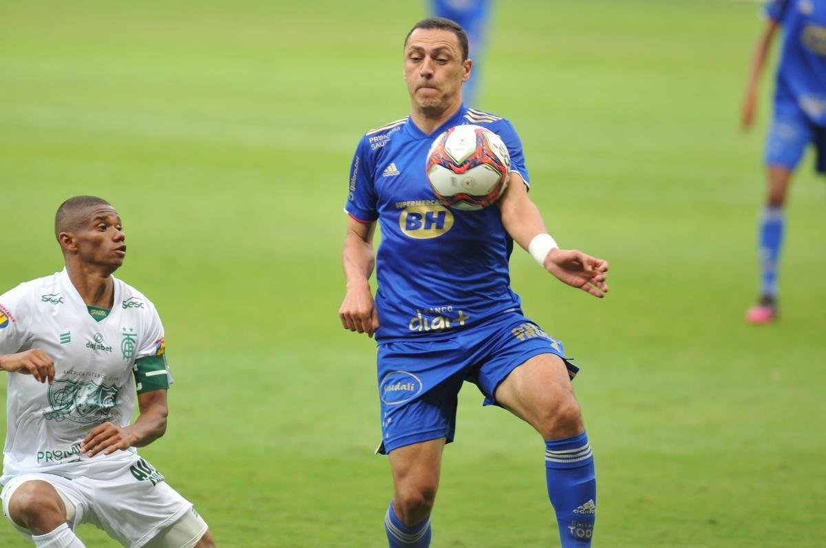 Fotos do clssico de ida da semifinal do Campeonato Mineiro, entre Cruzeiro e Amrica, no Mineiro, em Belo Horizonte