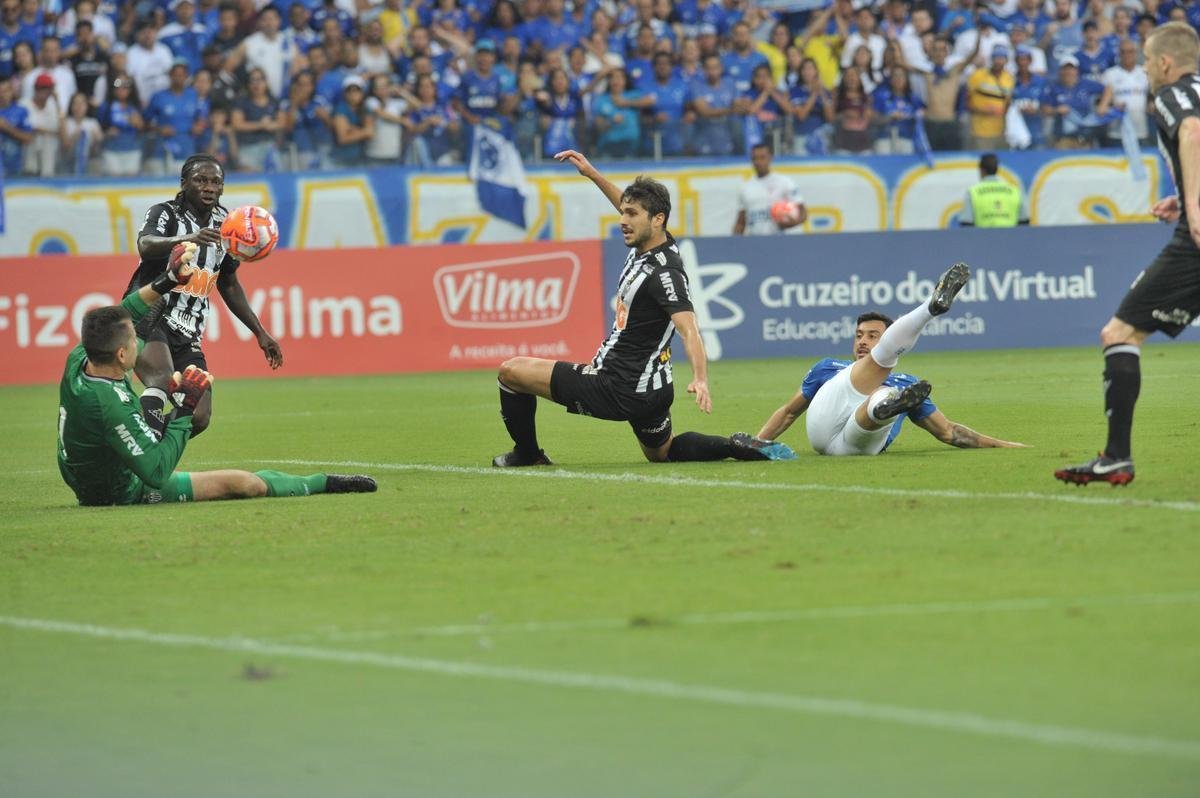 Fotos do primeiro clssico da final do Mineiro, entre Cruzeiro e Atltico, no Mineiro