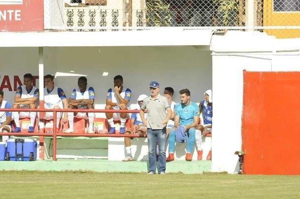 Fotos do duelo entre Villa Nova e Cruzeiro, neste domingo
