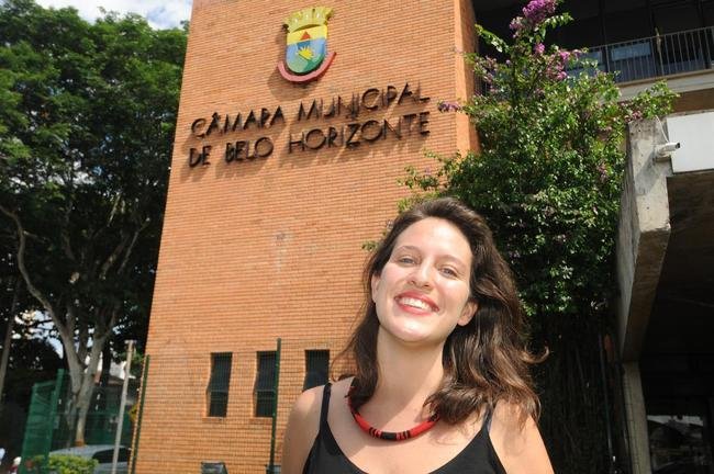 Bella Gonalves (Psol) - Bella Gonalves  doutora em cincia poltica e militante das Brigadas Populares. Mulher lsbica e feminista, ela foi reeleita para seu segundo mandato. A vereadora  atleticana e recebeu 6.954 votos.