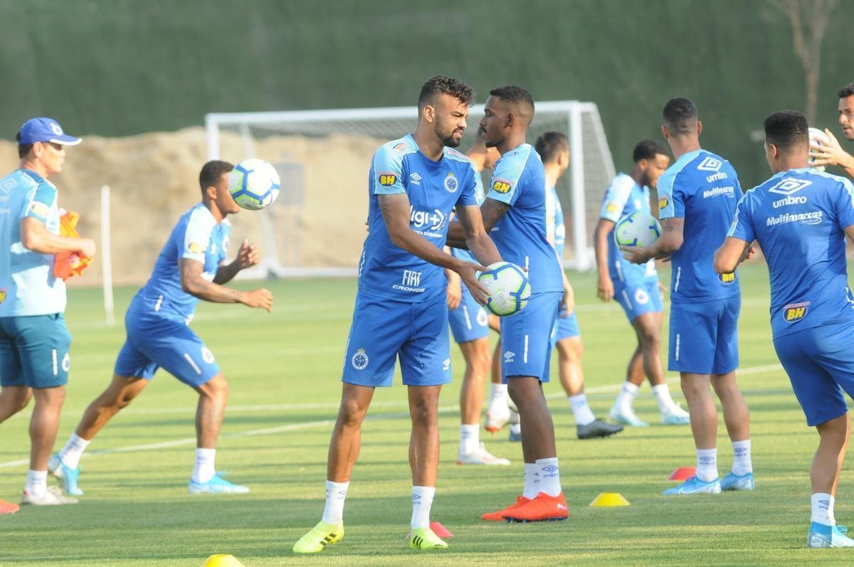 Galeria de fotos do treino do Cruzeiro nesta sexta-feira (6/9), na Toca da Raposa II