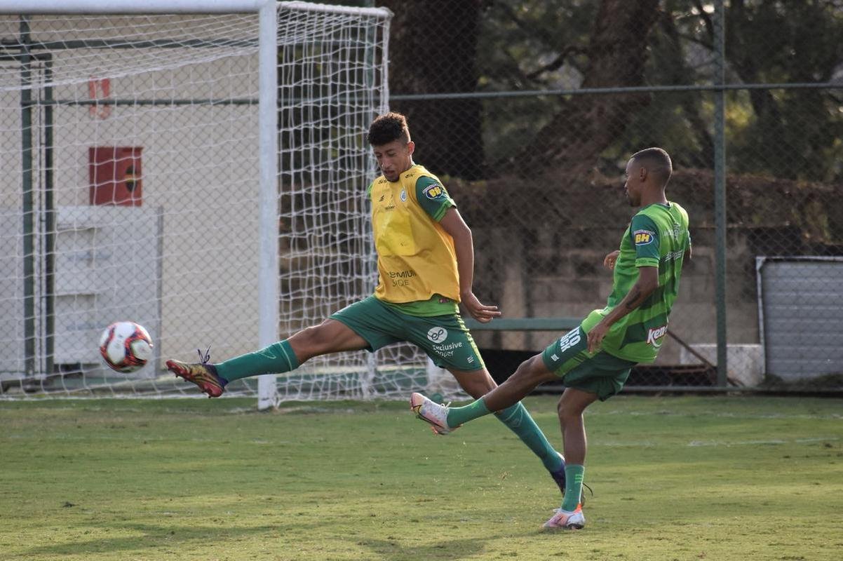 O Amrica segue em preparao para a deciso do Campeonato Mineiro, contra o Atltico. No prximo sbado (22), s 16h30, os rivais se enfrentaro no Mineiro, em Belo Horizonte. Para ser campeo estadual pela 17 vez, o Coelho precisar vencer o confronto. Isso porque a primeira partida terminou empatada em 0 a 0, e o Atltico possui a vantagem de jogar por um novo empate.