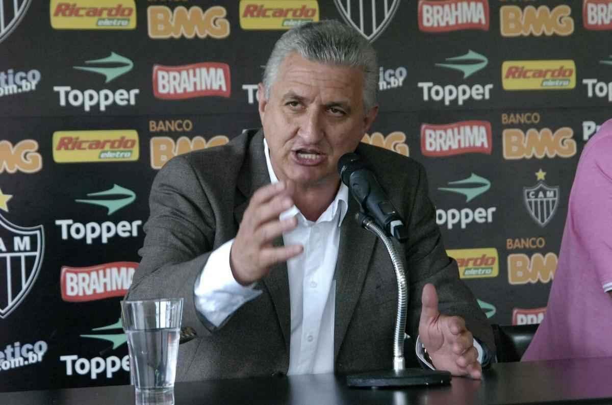 23/06/2010. Apresentao do novo diretor de futebol do Atltico, Eduardo Maluf, no Centro de Treinamento (Cidade do Galo). Na foto, presidente do Atltico, Alexandre Kalil (e) 