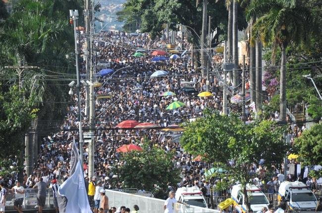 Fotos da chegada da torcida do Atltico ao Mineiro para o clssico contra o Cruzeiro pela nona rodada do Mineiro 