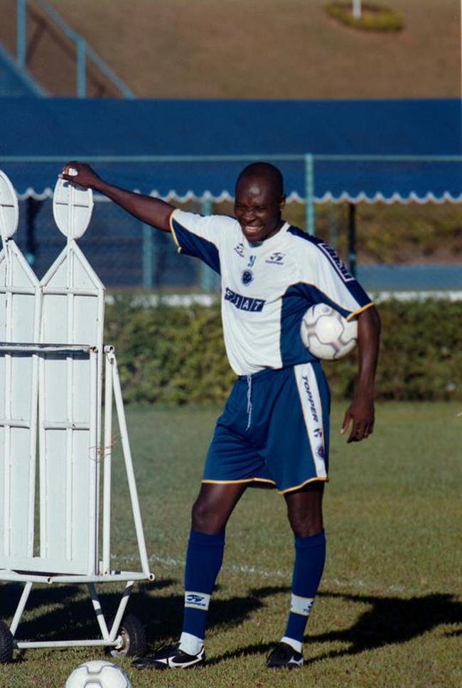 Fotos da passagem do jogador Rinc�n pelo Cruzeiro, em 2001.  Ele faleceu aos 55 anos nesta quarta-feira (13/4/2022), ap�s sofrer acidente automobil�stico em Cali, na Col�mbia, no dia 11.