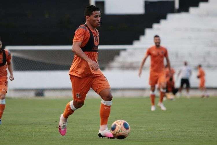 Augusto Potiguar (lateral direito) - Com pouco mais de 10 jogos em 2020, Potiguar vem sendo uma opo recorrente no time do Santa, sendo acionado quando o time tem desfalques, mas com pouca presena como primeira opo