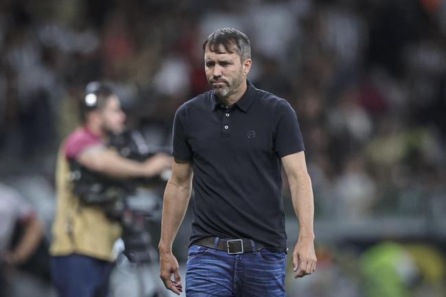 Eduardo Coudet aposta em mudanças no Atlético para estreia no Brasileiro