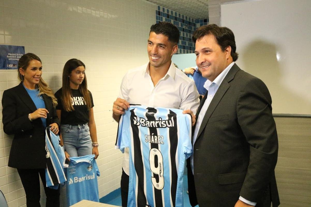 Luis Surez foi apresentado na Arena Grmio nesta quarta-feira (4/1)