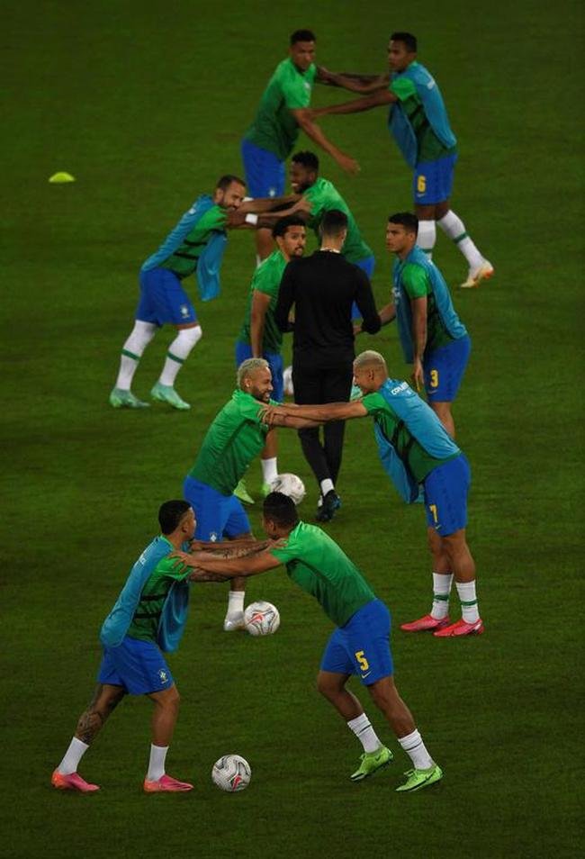 Brasil e Colmbia se enfrentaram no Estdio Nilton Santos, pelo Grupo B da Copa Amrica 