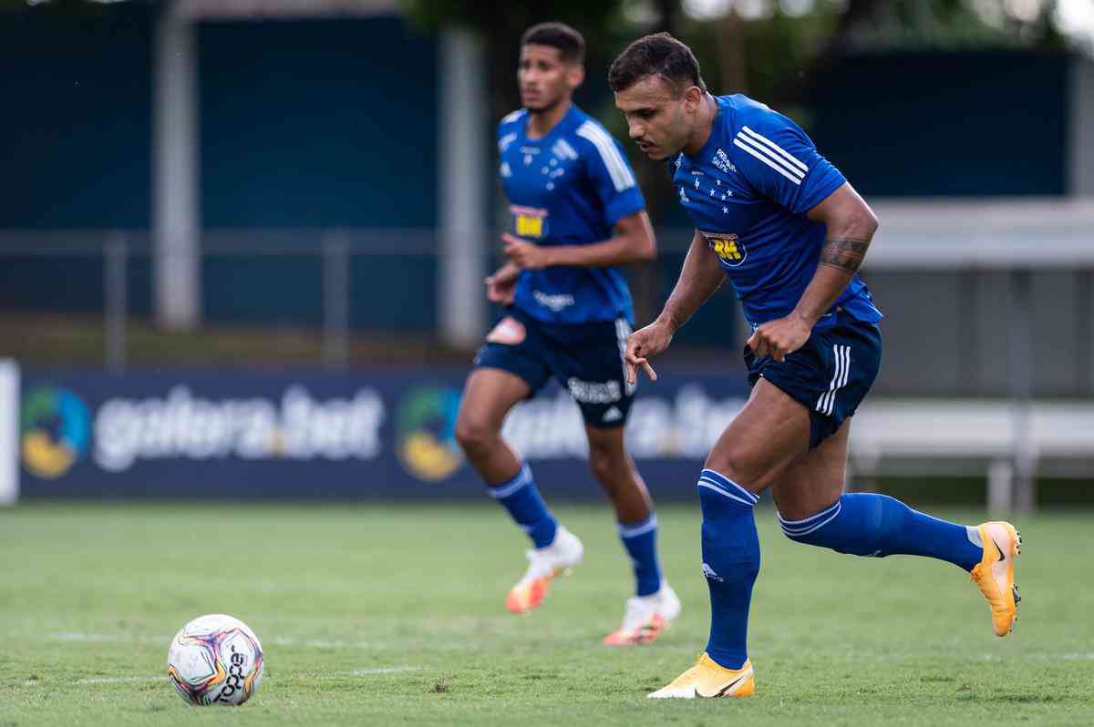 Imagens do primeiro treino do Cruzeiro antes do jogo contra o Cuiab, pela Srie B do Campeonato Brasileiro