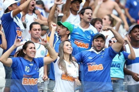 Imagens da torcida do Cruzeiro no clssico contra o Atltico