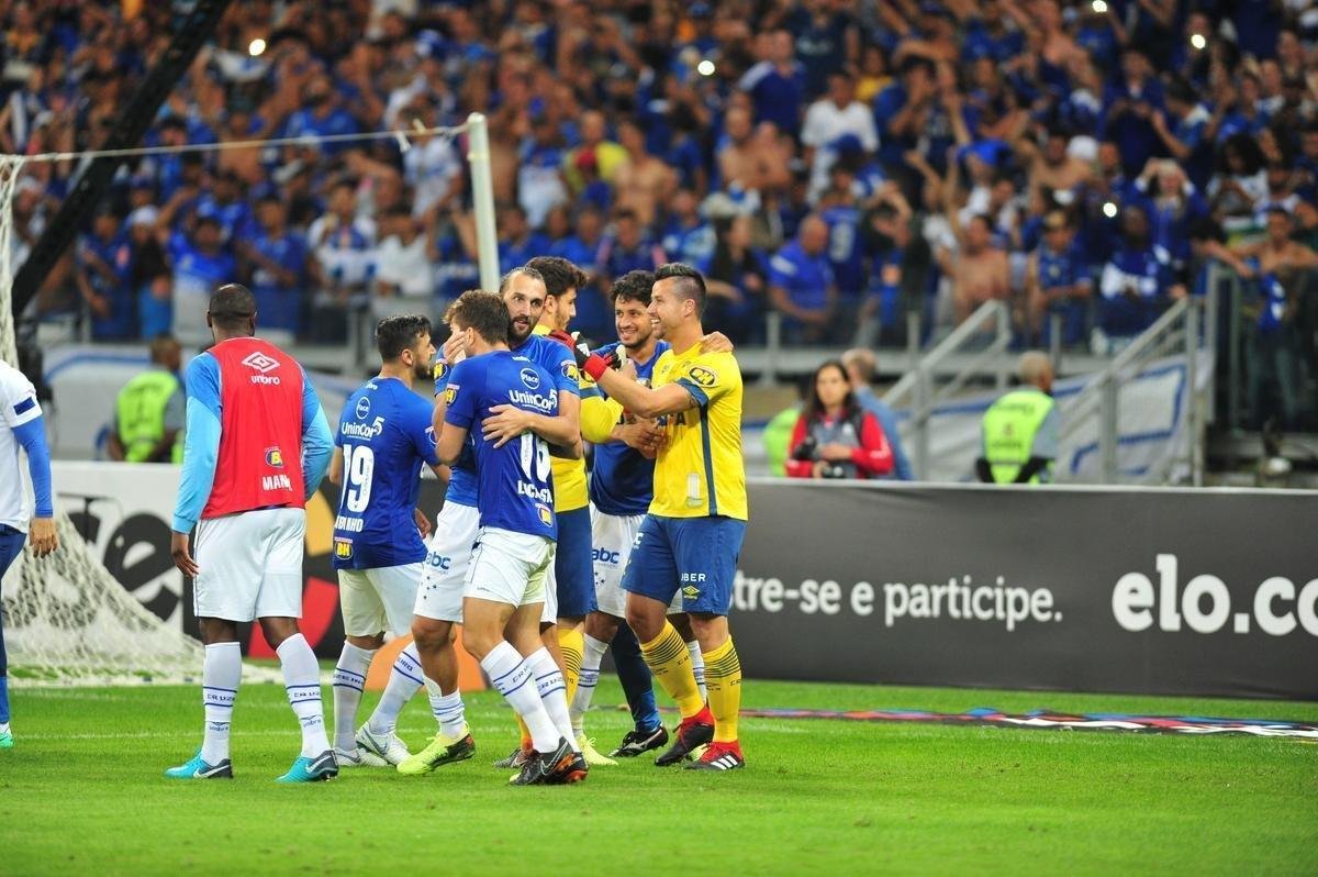 Fbio foi decisivo nos pnaltis, fez trs defesas e colocou o Cruzeiro nas semifinais da Copa do Brasil