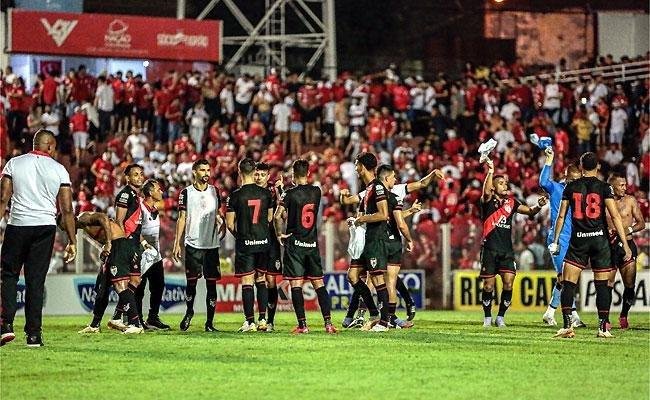 Atl&Atilde;&copy;tico-GO empata com Vila Nova e avan&Atilde;&sect;a &Atilde;&nbsp; final do Campeonato Goiano