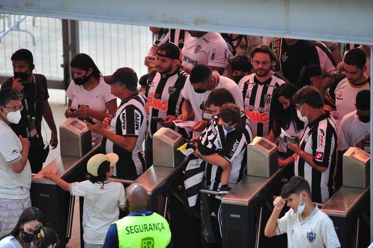 Torcida do Atltico chegou animada ao Mineiro para o jogo da taa, contra o RB Bragantino. Dia de festejar com o time o ttulo do Campeonato Brasileiro de 2021