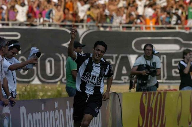 15 - der Lus - 22 gols
