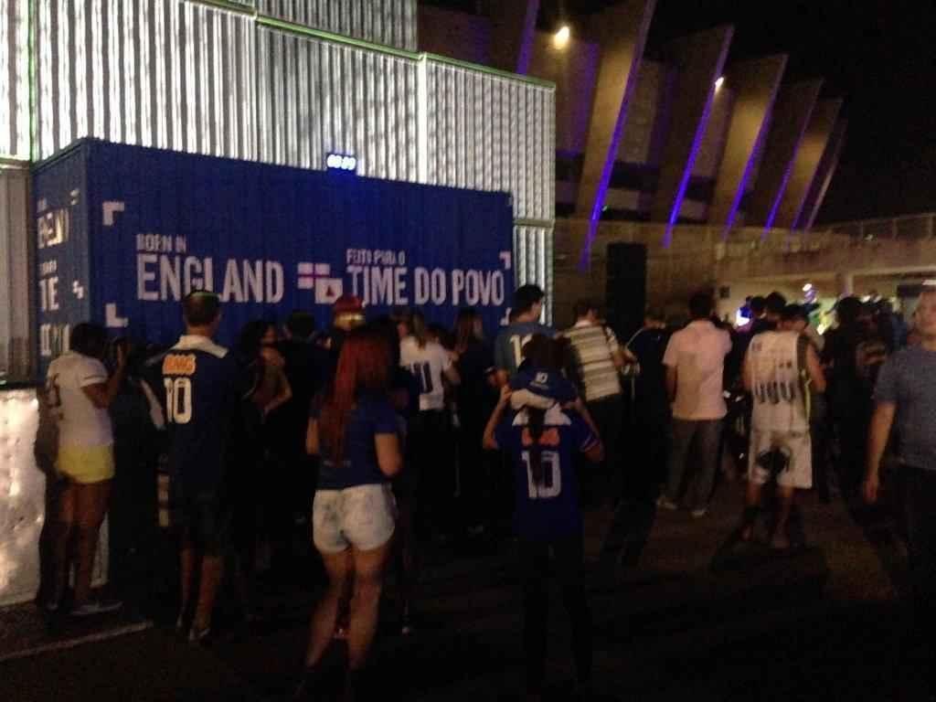 Imagens do lanamento do novo uniforme do Cruzeiro. Evento foi realizado na noite desta quinta-feira (12/05), na esplanada do Mineiro
