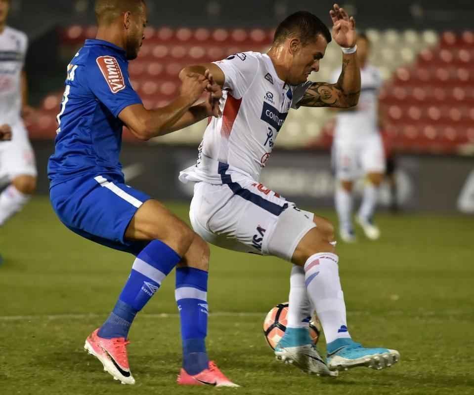 Imagens da partida entre Nacional e Cruzeiro, pela primeira fase da Copa Sul-Americana