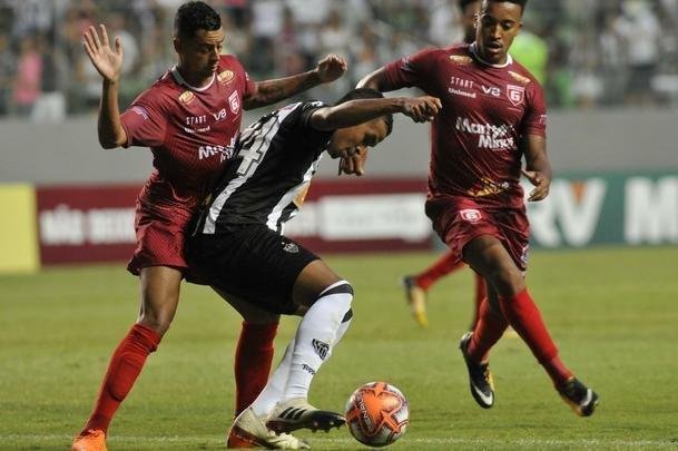 Veja imagens do duelo entre Atltico x Guarani de Divinpolis