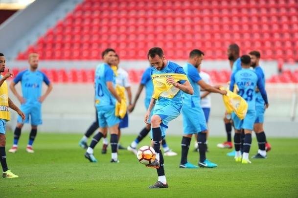 Fotos do treino do Cruzeiro no estdio Libertadores de Amrica, casa do Independiente, em Avellaneda. Time celeste fechou preparao para o jogo contra o Racing, s 21h30 desta tera-feira, no El Cilindro, pela primeira rodada do Grupo 5 da Copa Libertadores (Ramon Lisboa/EM D.A Press)