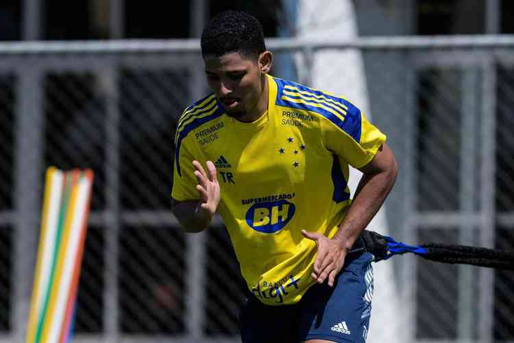 Sem receber muitas oportunidades com o tcnico Vanderlei Luxemburgo no Cruzeiro, Z Eduardo foi emprestado ao Amrica-RN. O atacante de 22 anos jogar a Srie D do Campeonato Brasileiro na prxima temporada.