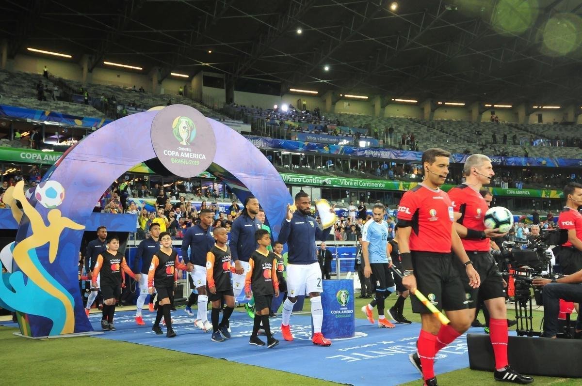 Fotos de Uruguai x Equador, no Mineiro