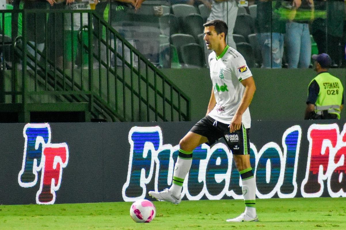 Gois e Amrica se enfrentaram nesta quarta-feira (26/10) no Estdio da Serrinha, em Goinia