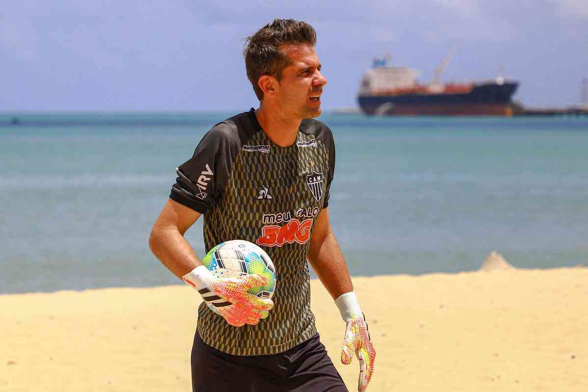 Jogadores do Atlético treinaram na Praia do Mucuripe, em Fortaleza