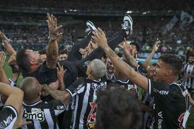 In April, Mohamed celebrated the conquest of the Campeonato Mineiro, won over rival Cruzeiro, in Mineir