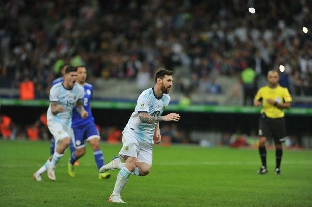 Fotos do duelo entre Argentina e Paraguai, no Mineiro, pela Copa Amrica