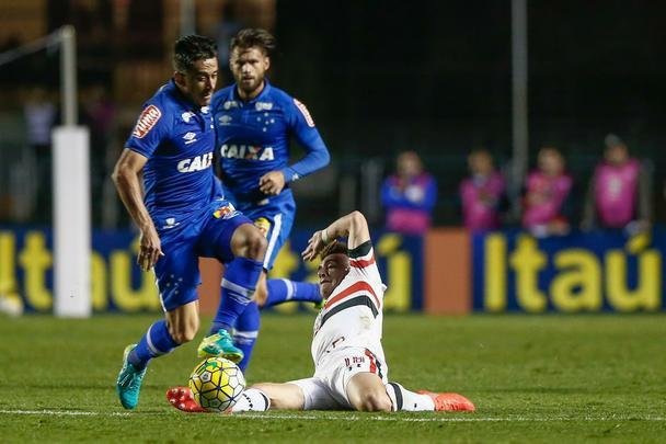 Fotos do jogo entre So Paulo e Cruzeiro, no Morumbi, pela 25 rodada do Campeonato Brasileiro