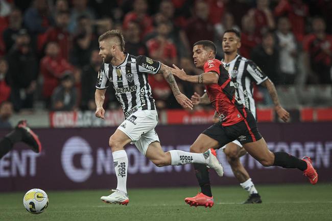 Neste domingo (17), o Atltico enfrentou, em Curitiba, o Athletico-PR pela 2 rodada da Srie A do Campeonato Brasileiro. A partida foi realizada na Arena da Baixada.