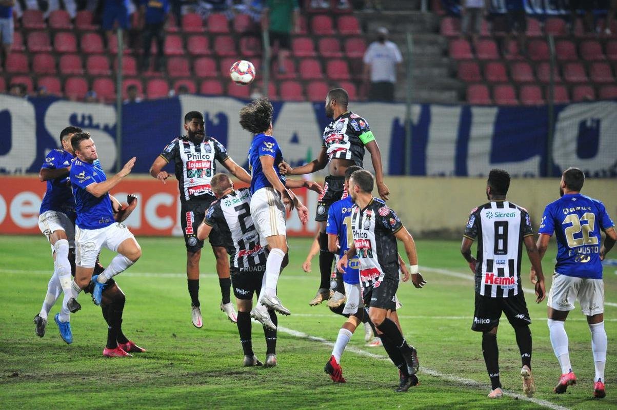 Imagens de Cruzeiro x Operrio, na Arena do Jacar, em Sete Lagoas, pela 24 rodada da Srie B