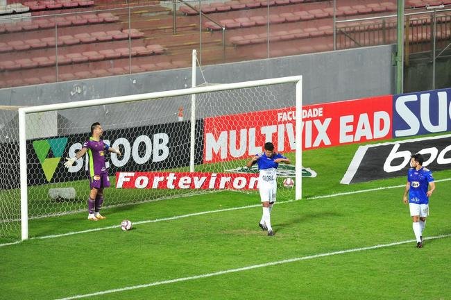 Fotos do duelo entre Cruzeiro e Vitria, no Independncia, em Belo Horizonte, pela 17 rodada da Srie B do Campeonato Brasileiro
