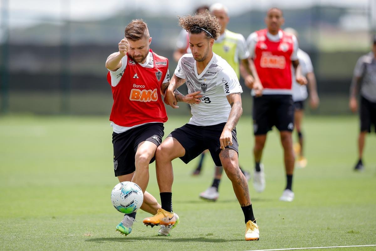 Veja fotos do treino do Atltico