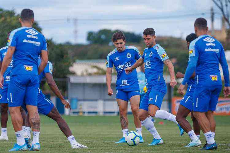 Cruzeiro e Santos raposa vence e assume ponta do Brasileirão