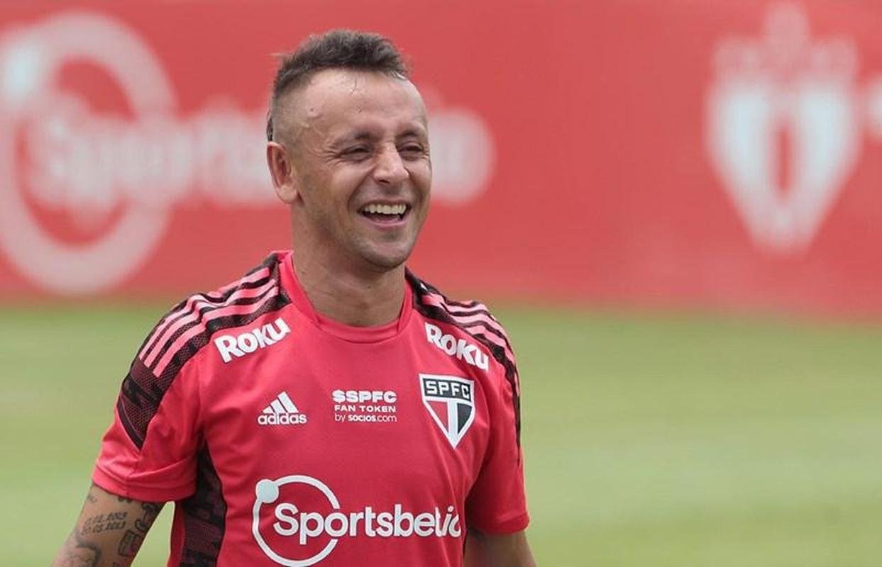Rafinha - 36 anos - lateral-direito do So Paulo

