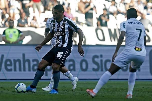 Fotos da vitória do Botafogo sobre o Atlético, por 2 a 1, no Engenhão, pela 18ª rodada do Brasileiro