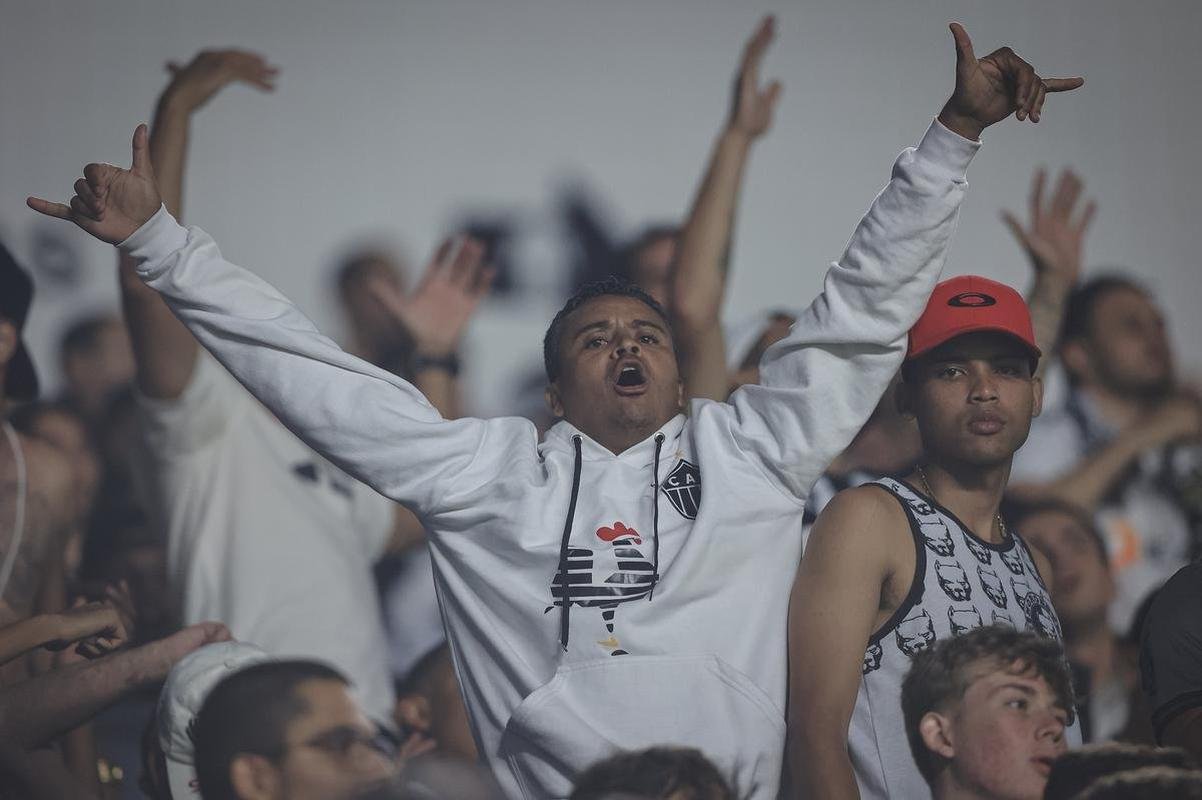 Fotos do jogo entre Santos e Atltico na Vila Belmiro, em Santos, pela 30 rodada do Campeonato Brasileiro