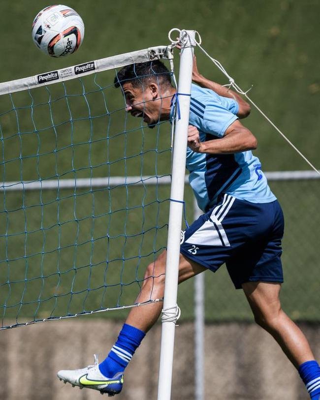 Fotos do treino do Cruzeiro nesta quinta-feira (4), na Toca da Raposa II, em Belo Horizonte. Time celeste enfrentar o Tombense no sbado, s 19h, no Mineiro, pela Srie B.