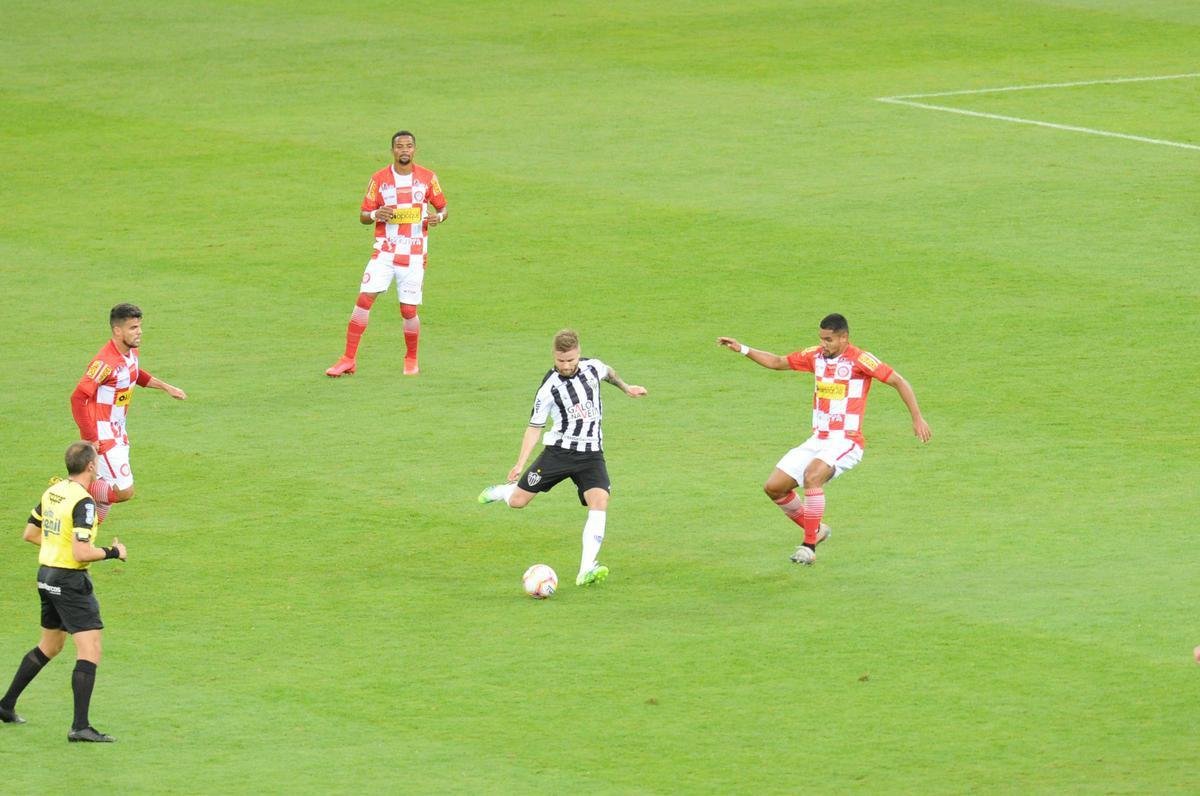 Fotos do primeiro jogo da deciso do Campeonato Mineiro, entre Atltico e Tombense, no Mineiro, em Belo Horizonte.