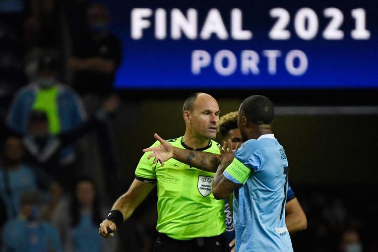 Imagens da grande decisão entre Manchester City e Chelsea no Estádio do Dragão