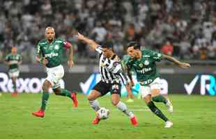 No segundo tempo, de cabea, Vargas abriu o placar para o Atltico no Mineiro: 1 a 0
